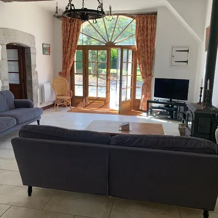 Beautiful Big With Swimming Pool And Nature Grounds Auterrive